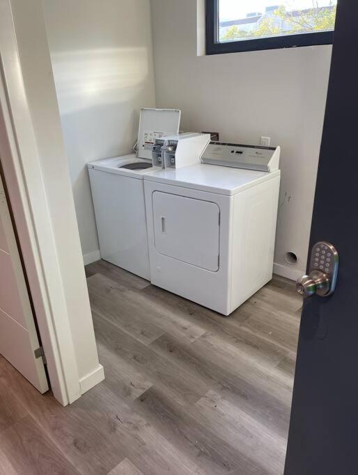 Comfy Studio With Cali King Size Mattress 샌디에이고 외부 사진
